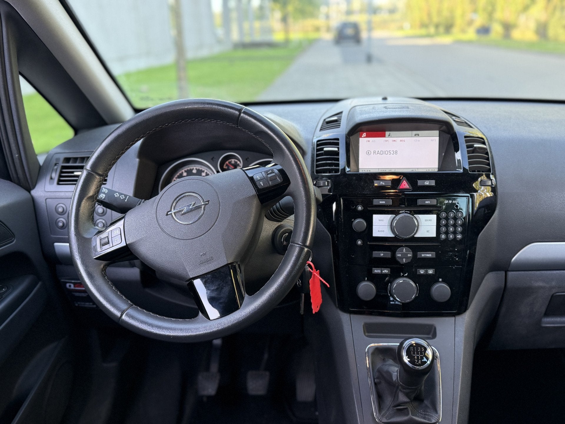 Opel Zafira 1.8 Cosmo (INRUILKOOPJE) (bj 2009), Voorwielaandrijving, Gebruikt, 4 cilinders, Zilver of Grijs