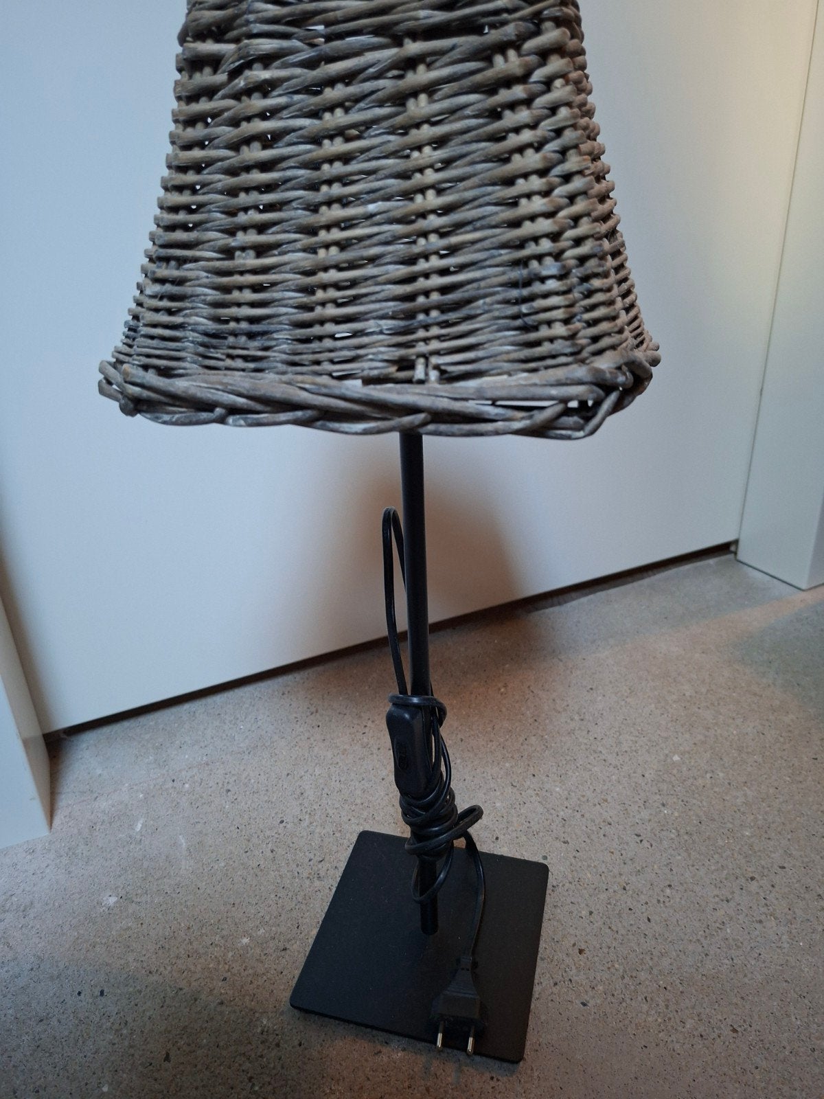 Schemerlamp met rieten kap, Ophalen, Gebruikt, Met schakelaar, Metaal
