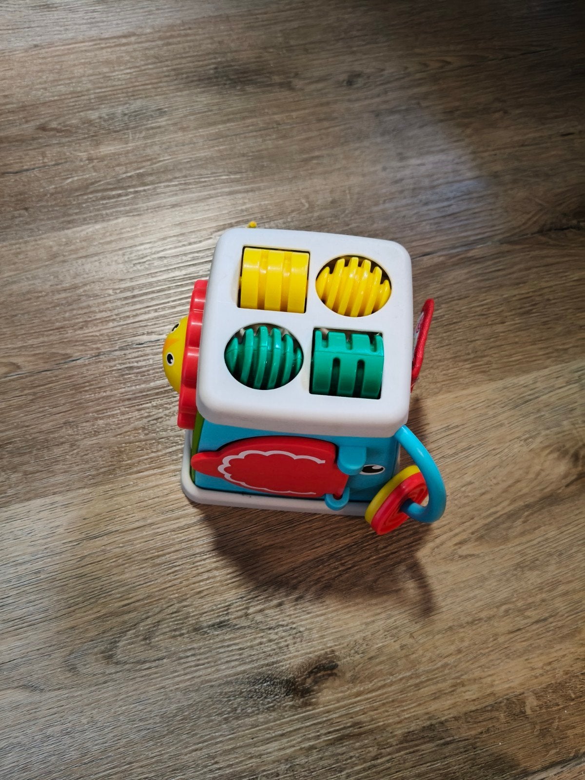 Baby speelkubus met geluid en draaiende onderdelen, Kinderen en Baby's, Speelgoed | Babyspeelgoed, Ophalen, Gebruikt, Overige typen
