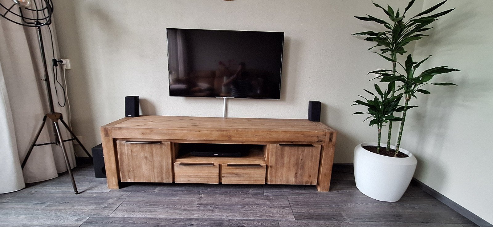 Robuust houten tv-meubel met opbergruimte, Ophalen, Gebruikt, 150 tot 200 cm, Minder dan 100 cm
