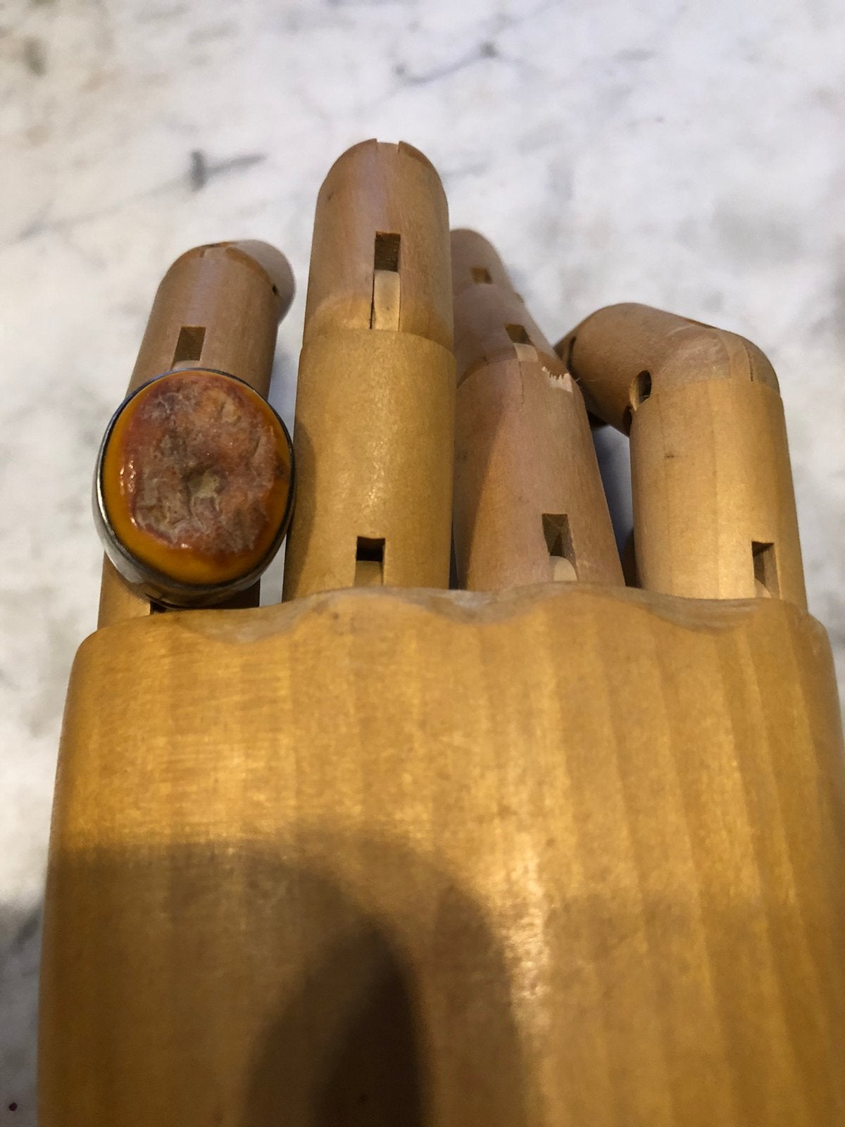 Vintage zilveren ring met ruwe barnsteen, Gebruikt, Ophalen of Verzenden, 17 tot 18, Dame of Heer