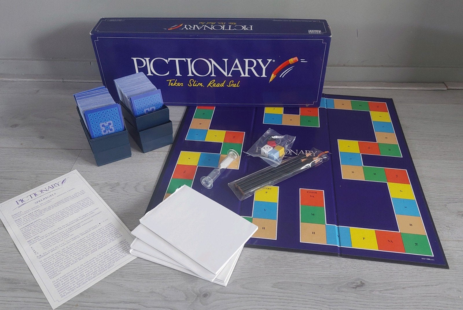 Pictionary, Hobby en Vrije tijd, Gezelschapsspellen | Bordspellen, Ophalen of Verzenden, Nieuw