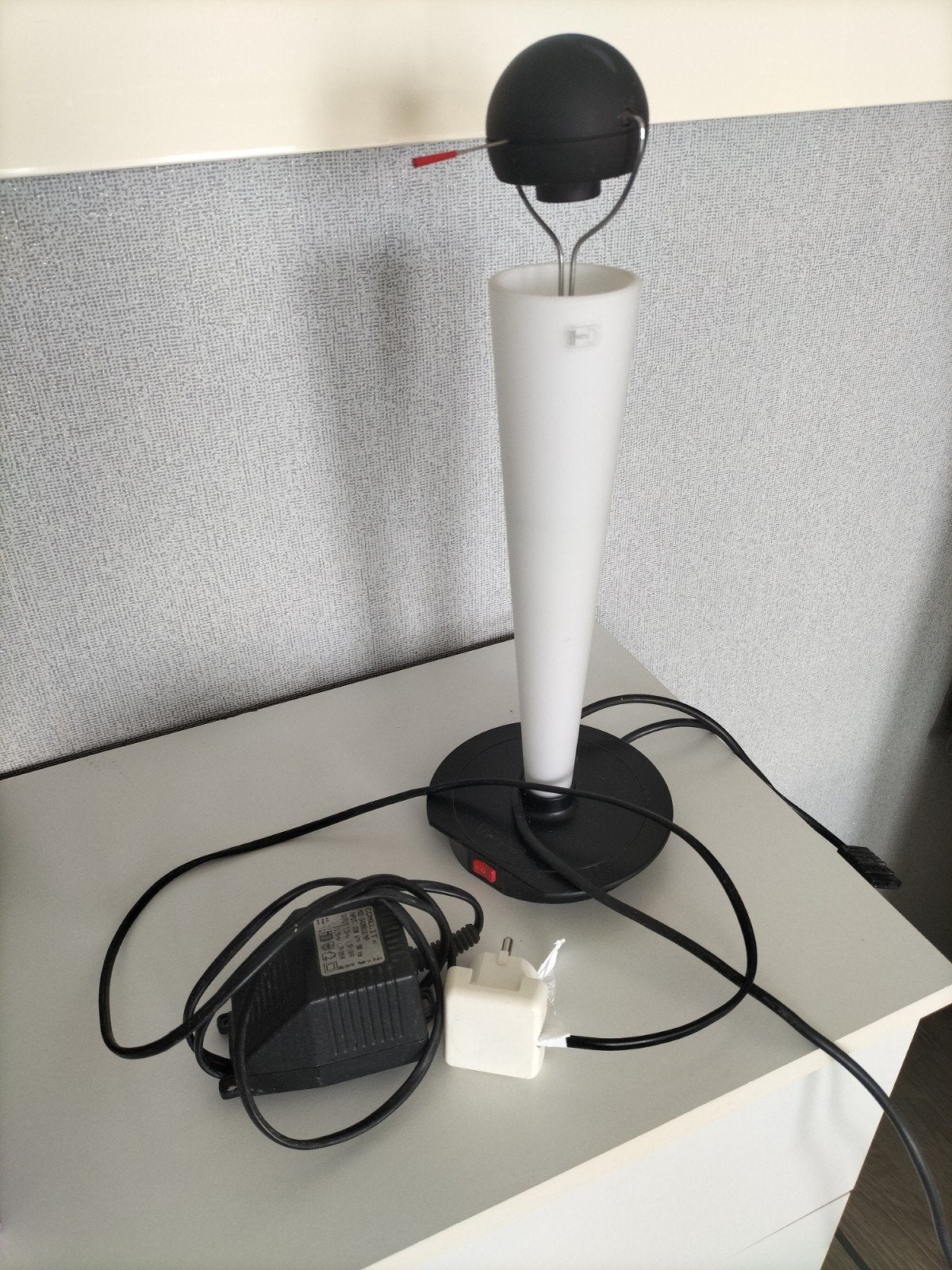 Artemide design lamp - Wit met zwart, in prima staat, Huis en Inrichting, Lampen | Tafellampen, Overige merken, Wit, Ophalen of Verzenden