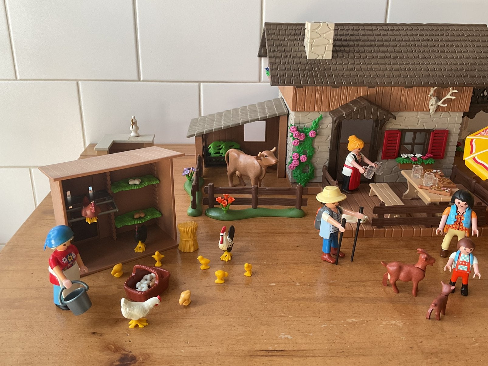 Foto 13 van PLAYMOBIL UTGEBREIDE COUNTRY ALPENHUT 🍺 🪗 SUPER LEUK !!