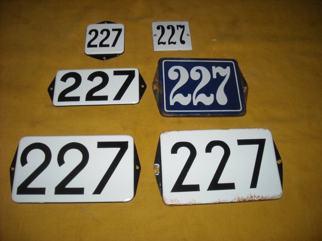 oud emaille huisnummer 227 ook 228 229 230 231 232 233 234 8, Ophalen of Verzenden