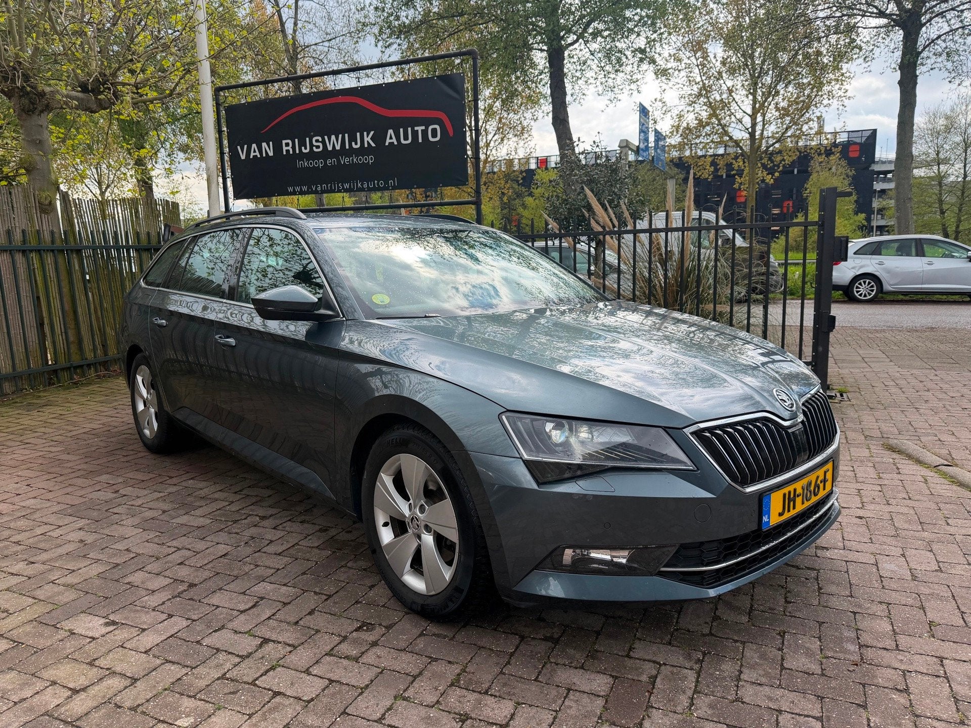 Skoda Superb Combi 1.6 TDI Business Xenon Handgas Ex Bpm PDC, Auto's, Euro 6, 4 cilinders, Origineel Nederlands, Diesel