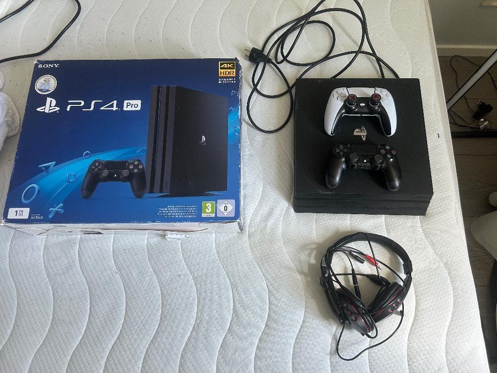 Playstation 4 1GB Pro met 2 controllers en headset, Met 2 controllers, Ophalen of Verzenden, Zo goed als nieuw, 1 TB