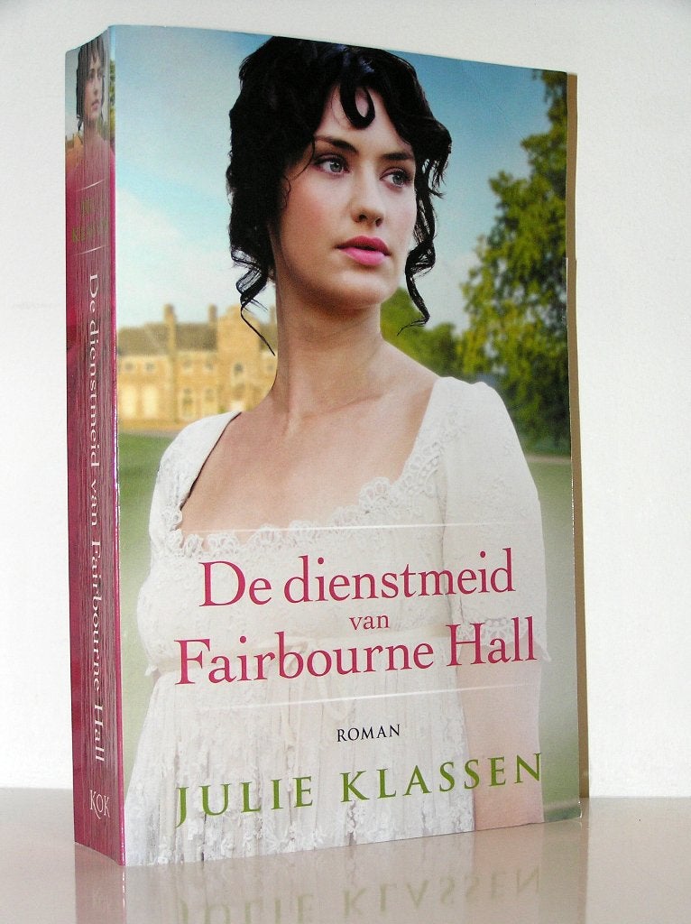 Julie Klassen - De dienstmeid van Fairbourne Hall (herdruk), Ophalen of Verzenden, Zo goed als nieuw