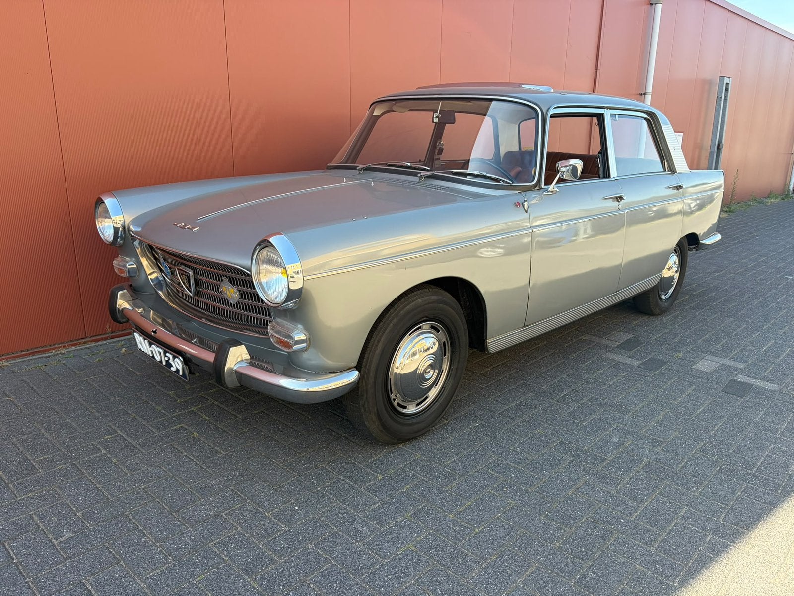 Peugeot 404 SL Automatique uit 1968, 1618 cc, Overige modellen, 1010 kg, Bruin