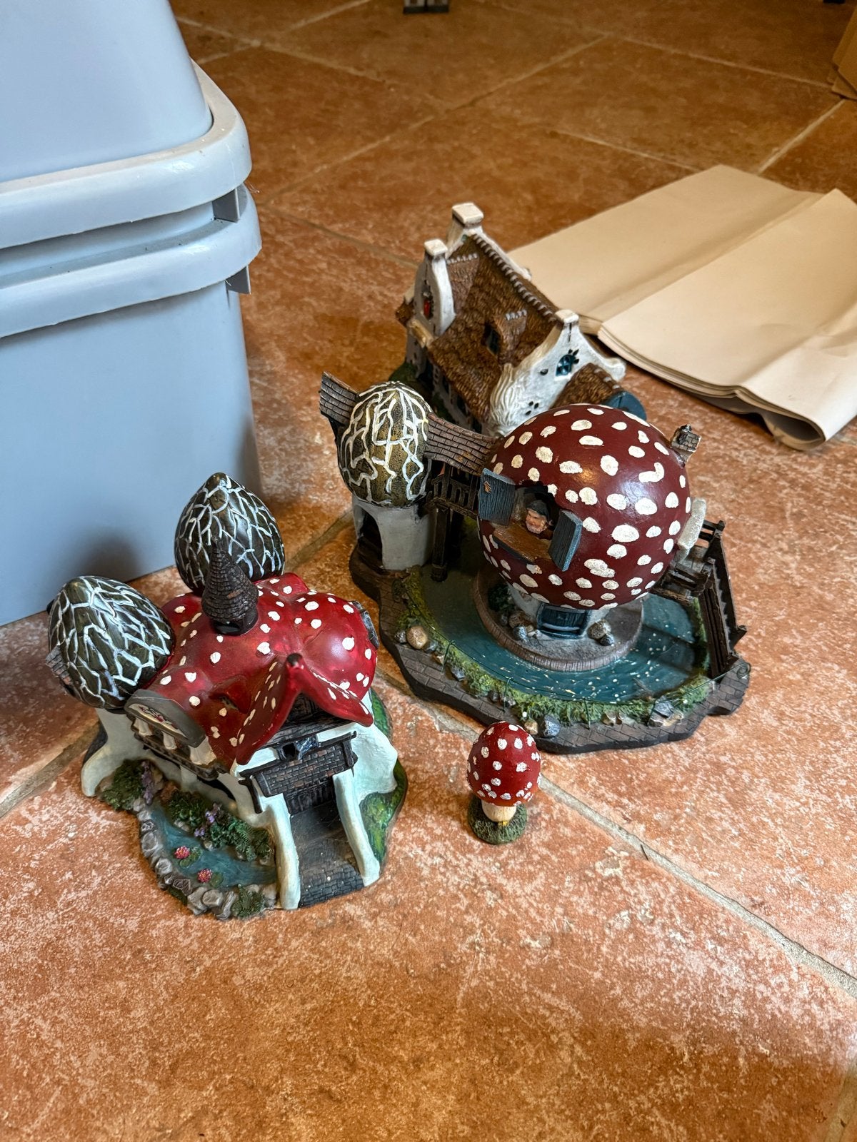Efteling huisjes - Paddenstoel en Holle Bolle Gijs, Ophalen, Gebruikt, Beeldje of Poppetje