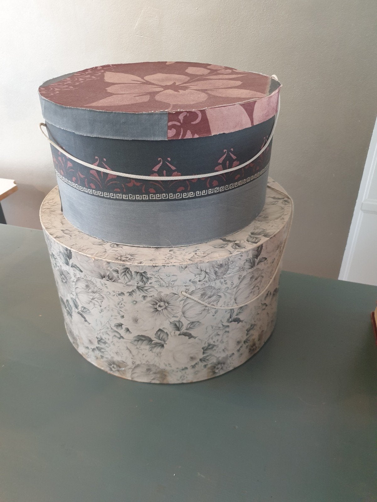 Decoratieve Hoedendozen en luxe hoeden,  meer  advertenties, Ophalen, Gebruikt, Wit
