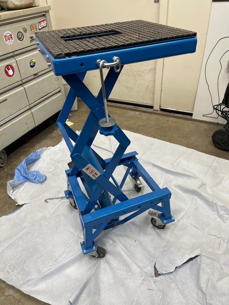 Motorheftafel tot 135 kg, Motoren, Ophalen, Gebruikt