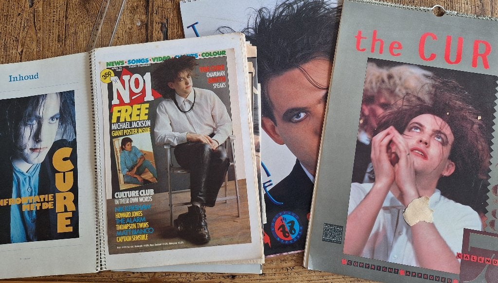 THE CURE kalenders 1987+1988 + plakboek vol artikelen, Ophalen of Verzenden, Gebruikt, Boek, Tijdschrift of Artikel