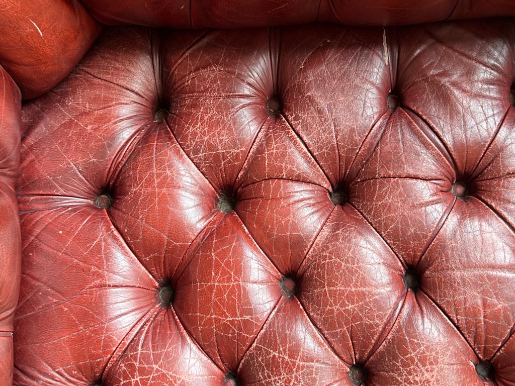 Originele rode tweezits Chesterfield bank, Ophalen, 150 tot 200 cm, Tweepersoons, Gebruikt