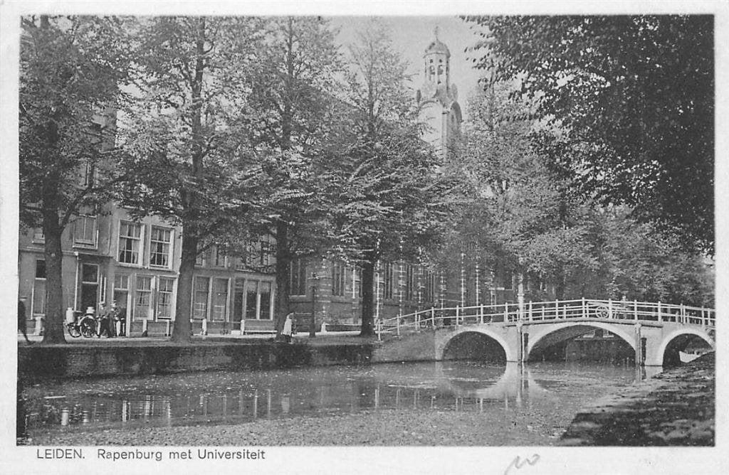 388-225-009 Leiden Rapenburg met Universiteit, Verzenden, Voor 1920, Zuid-Holland