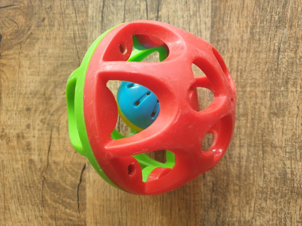 Rammelaar in de vorm van een bal, Ophalen of Verzenden, Zo goed als nieuw, Rammelaar, Met geluid