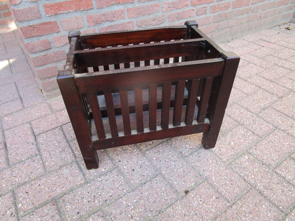Mooie zware teakhouten krantenbak met weinig gebruikssporen, Huis en Inrichting, Ophalen, Zo goed als nieuw