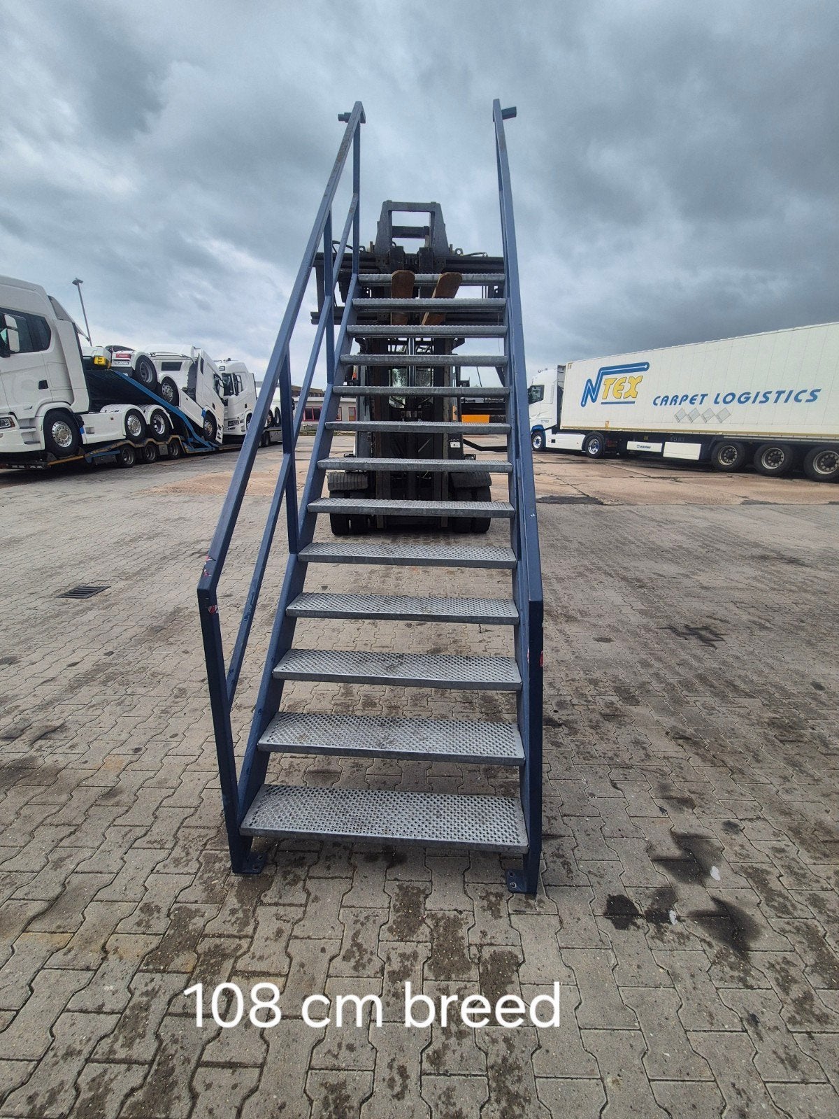 Stalen trap - 256 cm hoog, 108 cm breed, Doe-het-zelf en Verbouw, Ophalen of Verzenden, Gebruikt, Trap, 2 tot 4 meter