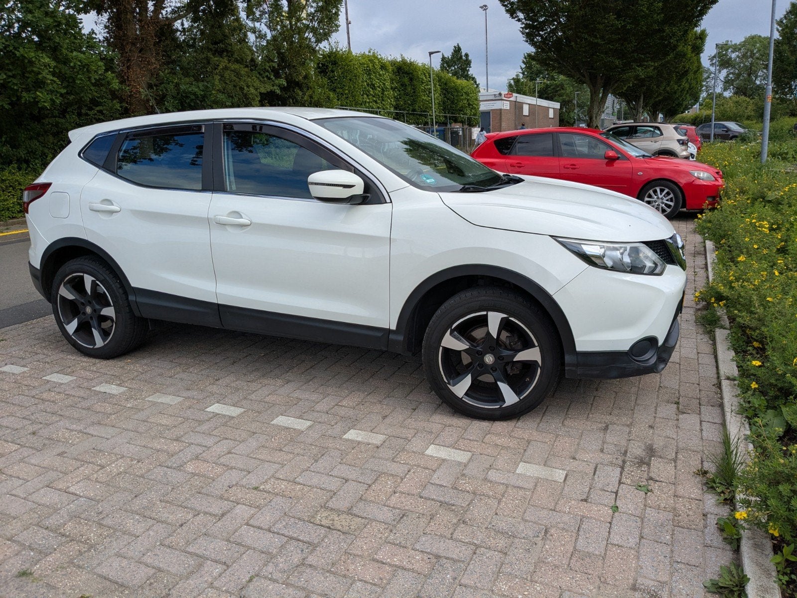 Nissan Qashqai 1.2 Dig-t 85KW 2WD 2016 Wit, Auto's, Voorwielaandrijving, Start-stop-systeem, Stof, Zwart