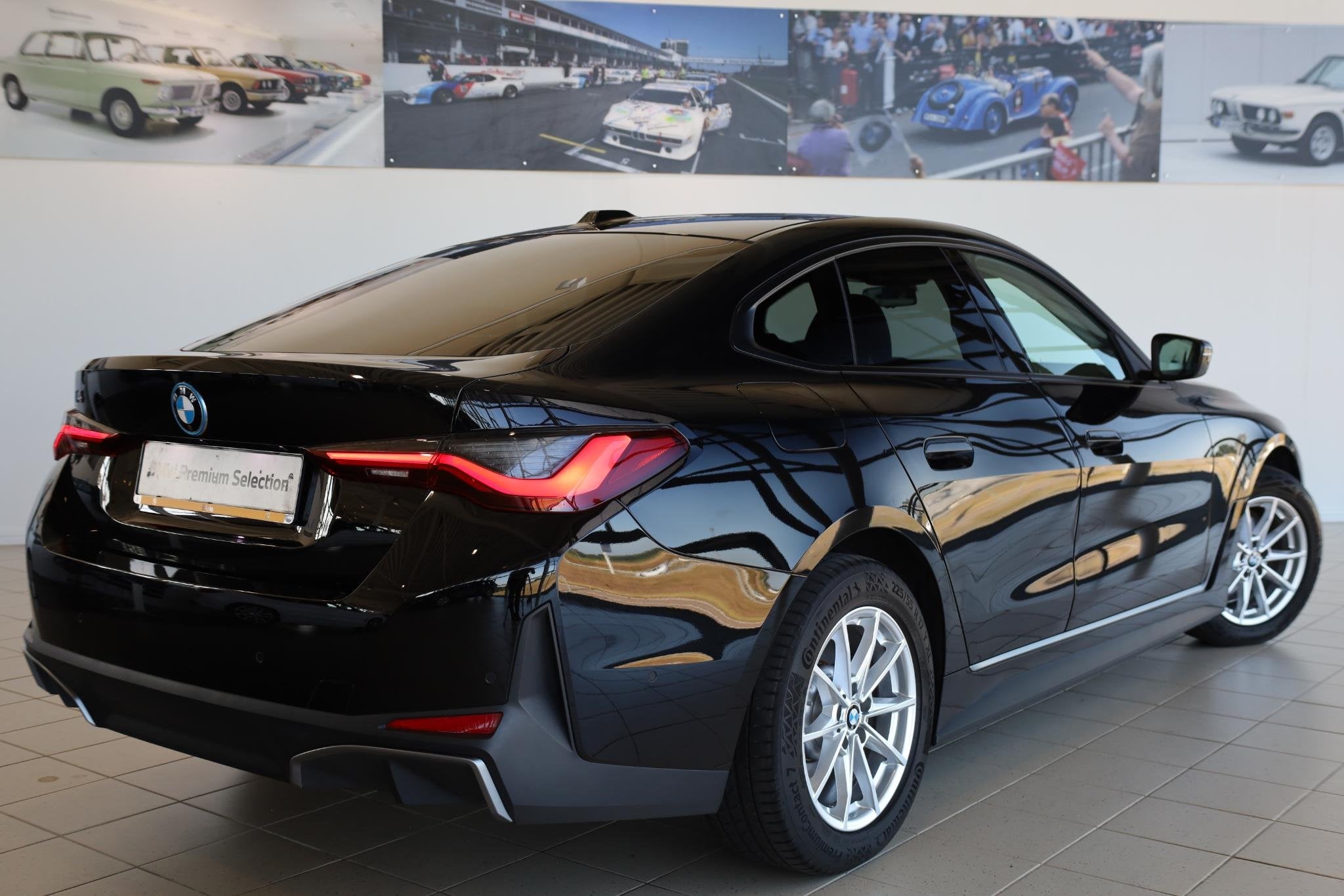 BMW i4 eDrive40 | Rondomzicht Camera | Stoelverwarming | Dri, Auto's, Achterwielaandrijving, Met garantie (alle), Automatische klimaatregeling