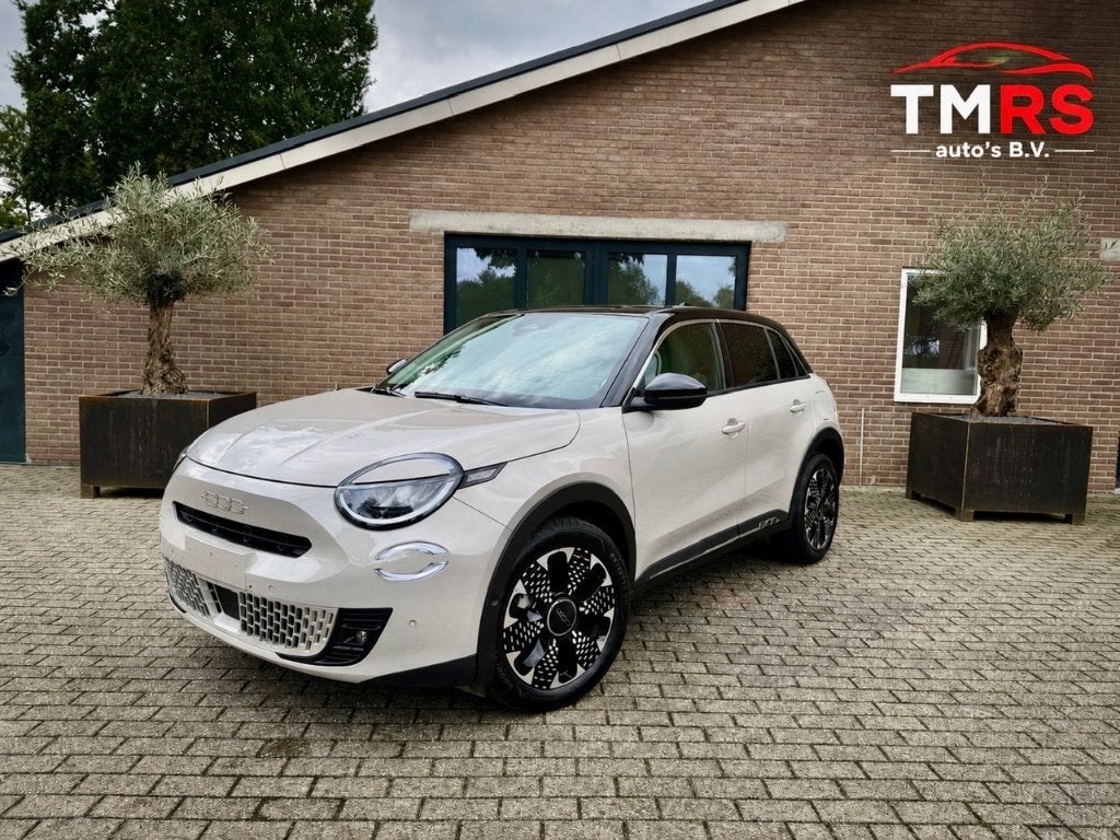 Fiat 600 Hybrid La Prima Camera Ambiance AppleCarplay 2025 !, Parkeerassistent, 74 pk, Wit, Bedrijf