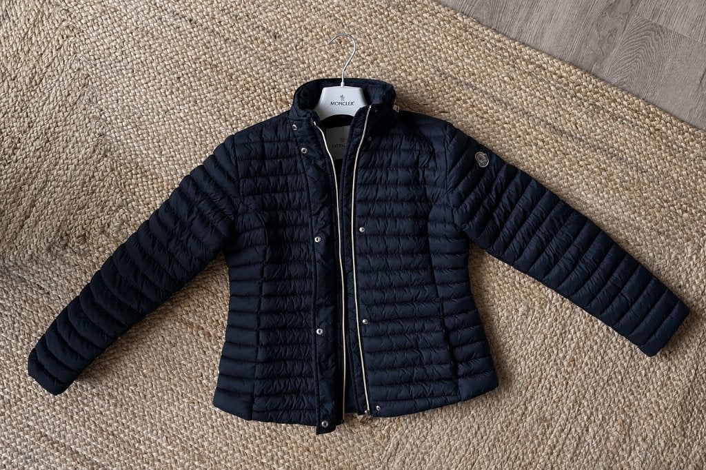 Moncler dames donsjas navy | Maat S, Kleding | Dames, Jassen | Zomer, Zwart, Moncler, Ophalen of Verzenden, Zo goed als nieuw