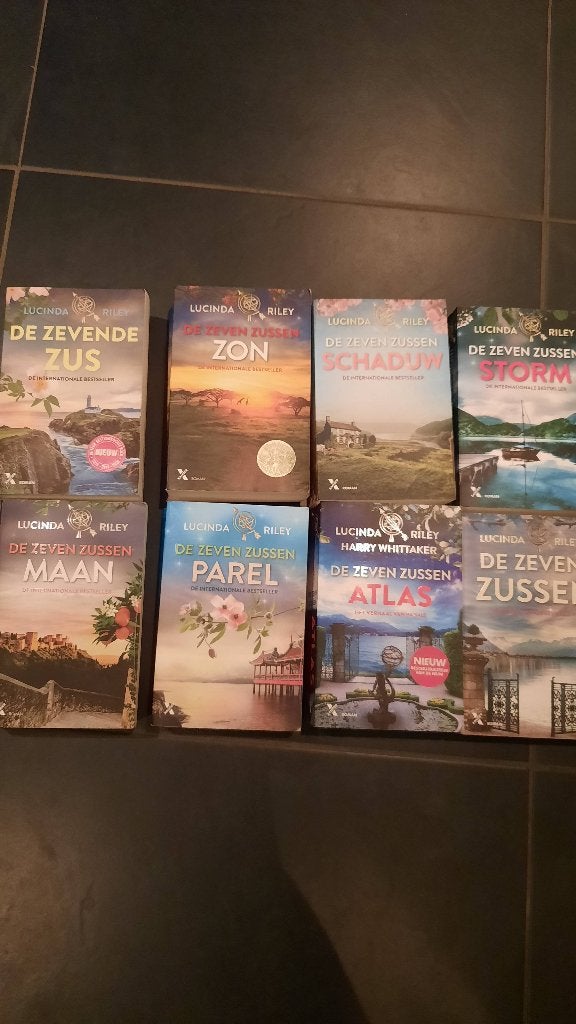 De zeven zussen serie, 8 boeken, Ophalen of Verzenden, Gelezen, Lucinda Riley, Nederland