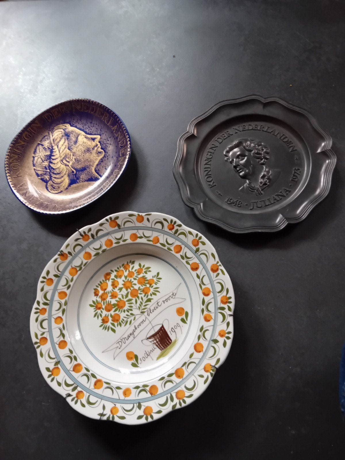 Decoratieve borden: Juliana, Wilhelmina & Oranjeboom, Verzamelen, Ophalen of Verzenden