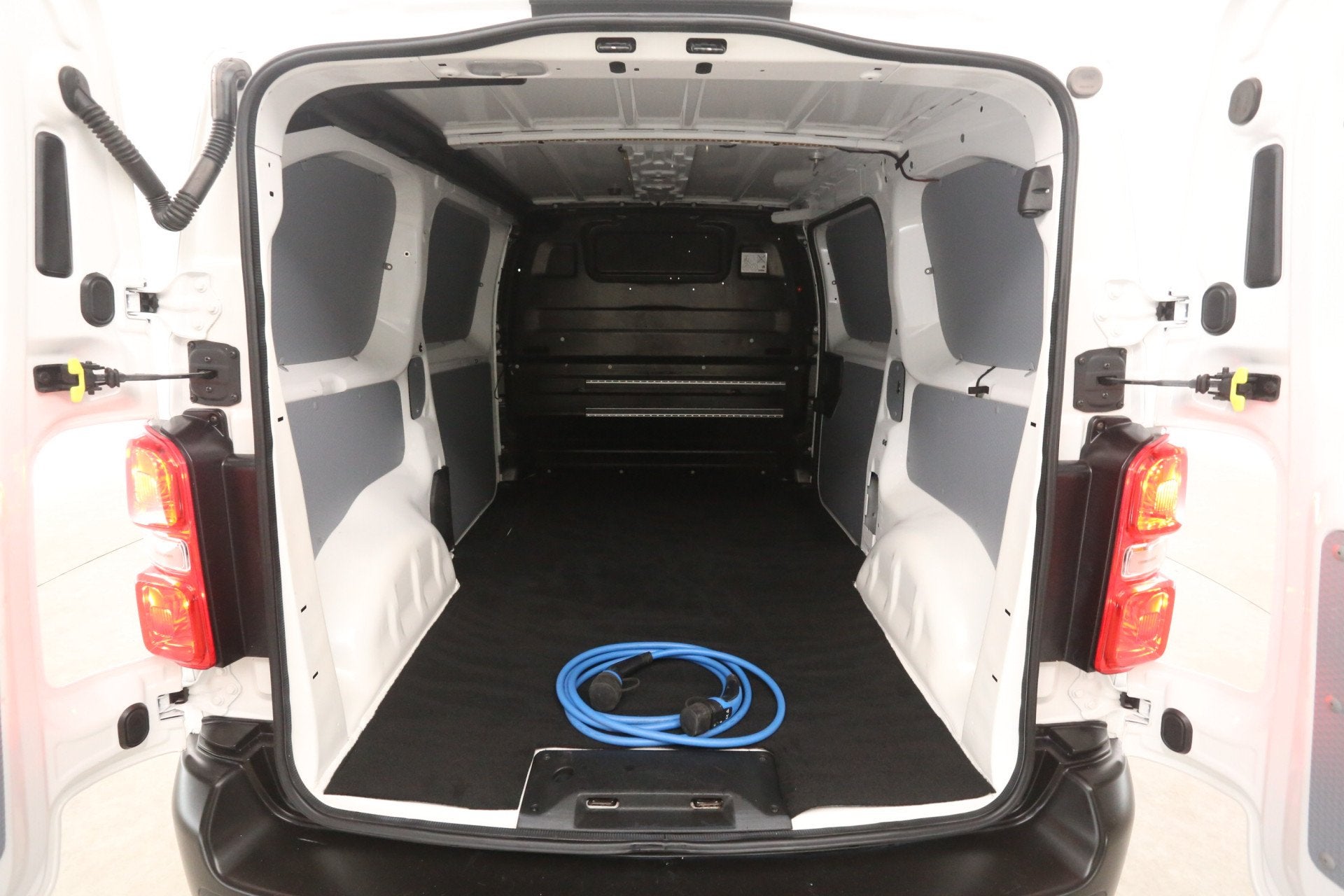 Opel Vivaro-e 75 kWh L2H1 | Snelladen | SOH 90% | Airco | Cr, Auto's, Automaat, Achterwielaandrijving, Gebruikt, 594 cc