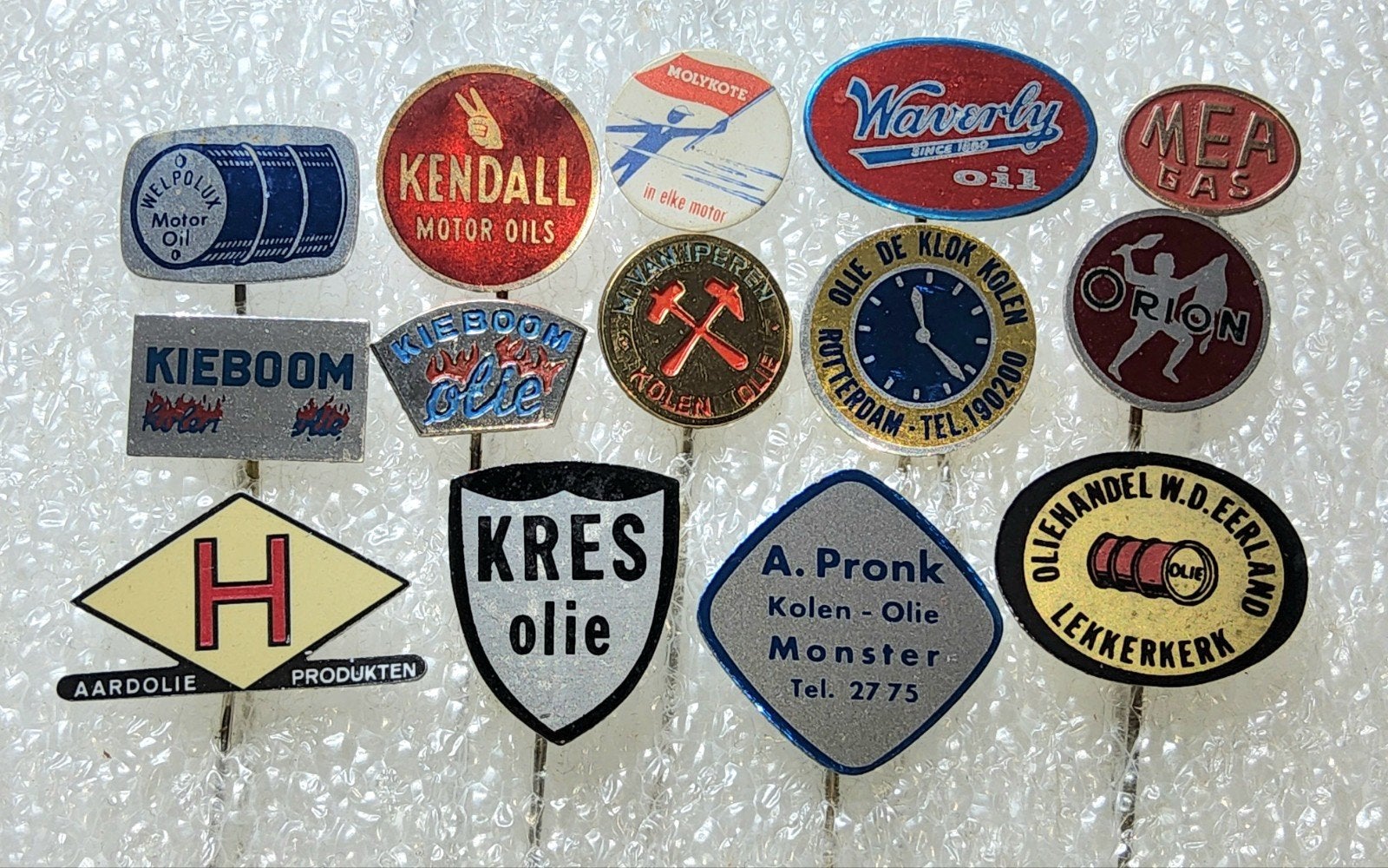 18 Vintage Speldjes: Kolen, Olie en Gas Reclame, Verzamelen, Ophalen of Verzenden, Gebruikt, Overige onderwerpen, Speldje of Pin