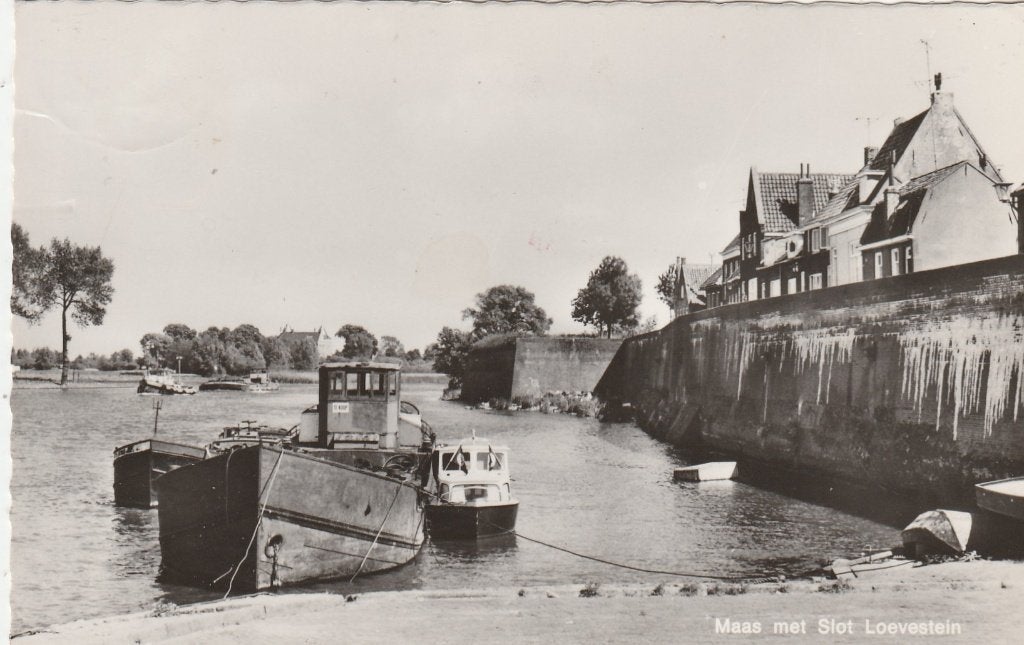 loevestein met maas, Ophalen of Verzenden, 1940 tot 1960, Limburg