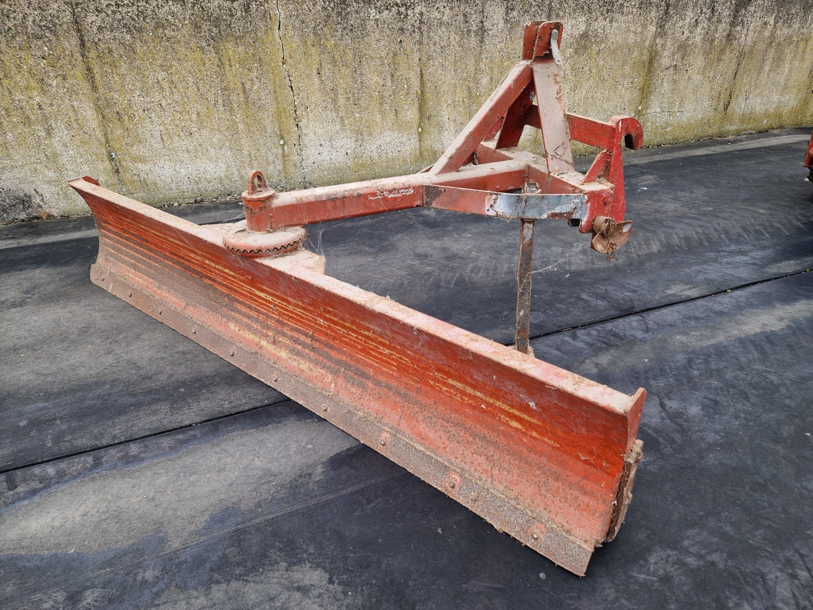 Schuifbord rood breedte; 2.5 meter  hoogte; 45 cm., Ophalen, Gebruikt