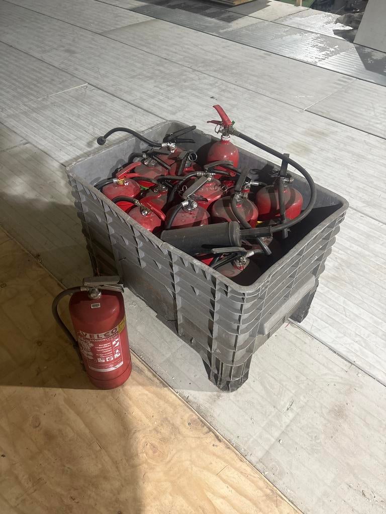 Partij gebruikte brandblussers, Ophalen, Gebruikt, Brandblusser