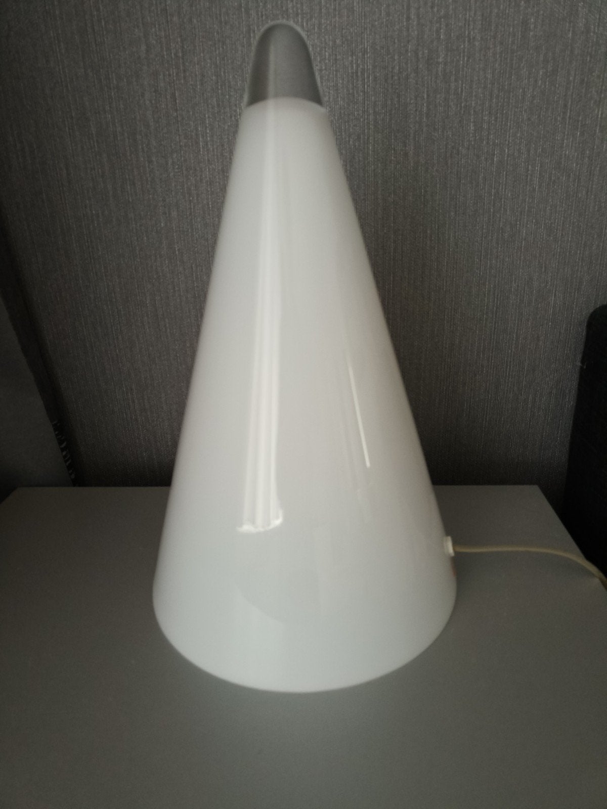 Witte Ilu tafellamp - Modern design retro, Ophalen, Gebruikt, Overige merken, Met schakelaar
