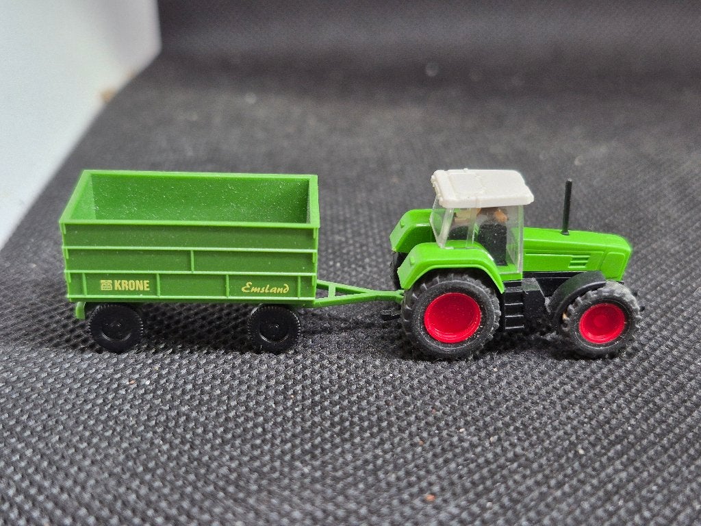 Wiking 096001 -Fendt Favorit 711 Vario met aanhanger (16079), Overige merken, Gebruikt, Gelijkstroom of Wisselstroom, Overige typen