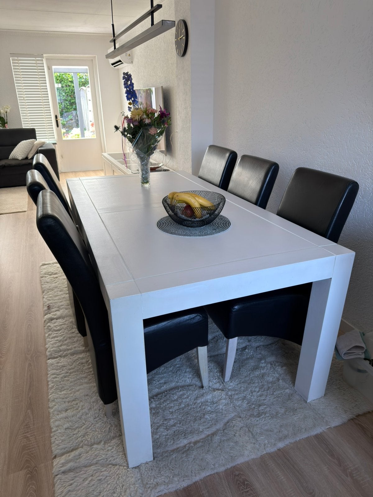 Houten eettafel met 6 leren stoelen, Ophalen, Zo goed als nieuw, 4 tot 6 stoelen