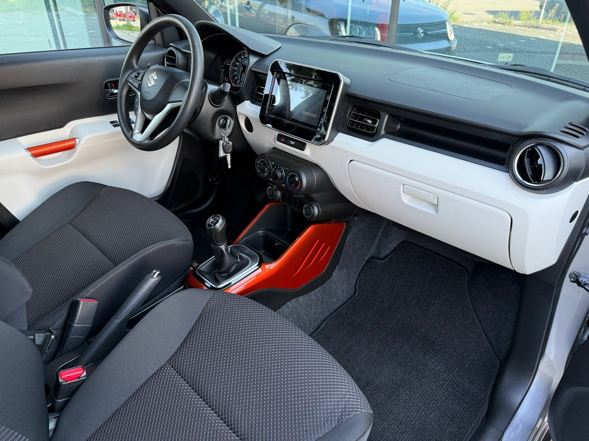 Suzuki Ignis 1.2 Stijl Intro - Camera - Navi - Winterpakket, Voorwielaandrijving, Dealer onderhouden, Gebruikt, 4 cilinders