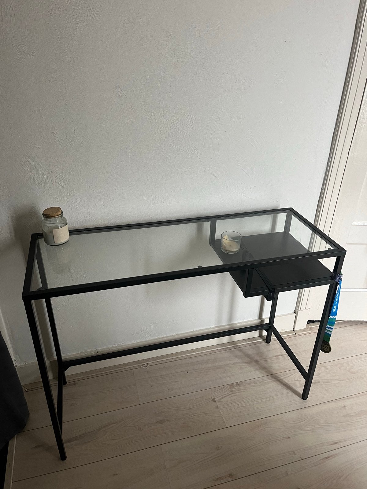 IKEA VITTSJÖ bureau - Zwart metaal en glas, Ophalen, Gebruikt, IKEA, Computerbureau