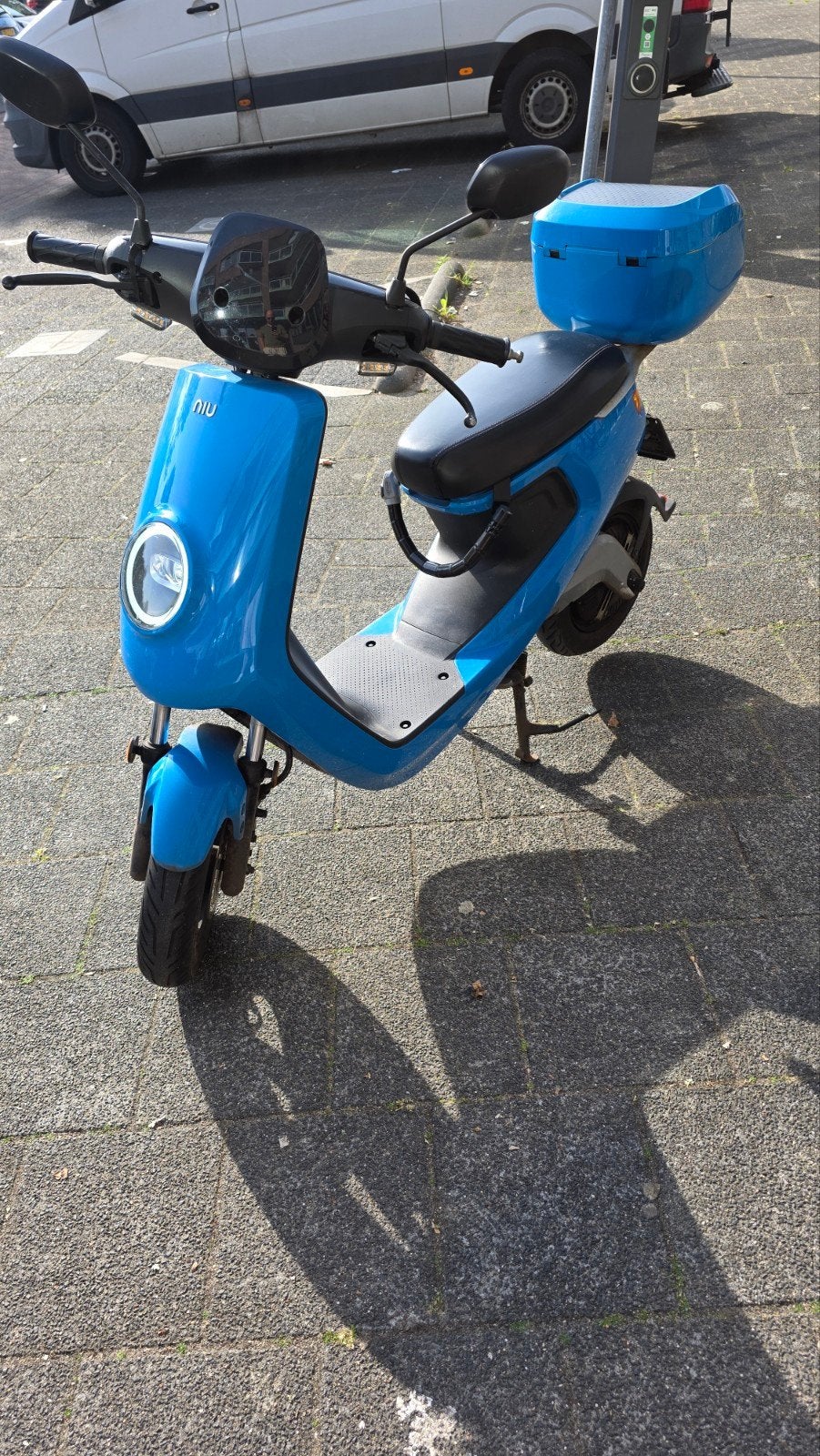 Niu U1 elektrische scooter met stuurslot en opbergkoffer, Fietsen en Brommers, Snorfietsen en Snorscooters, Ophalen, Elektrisch