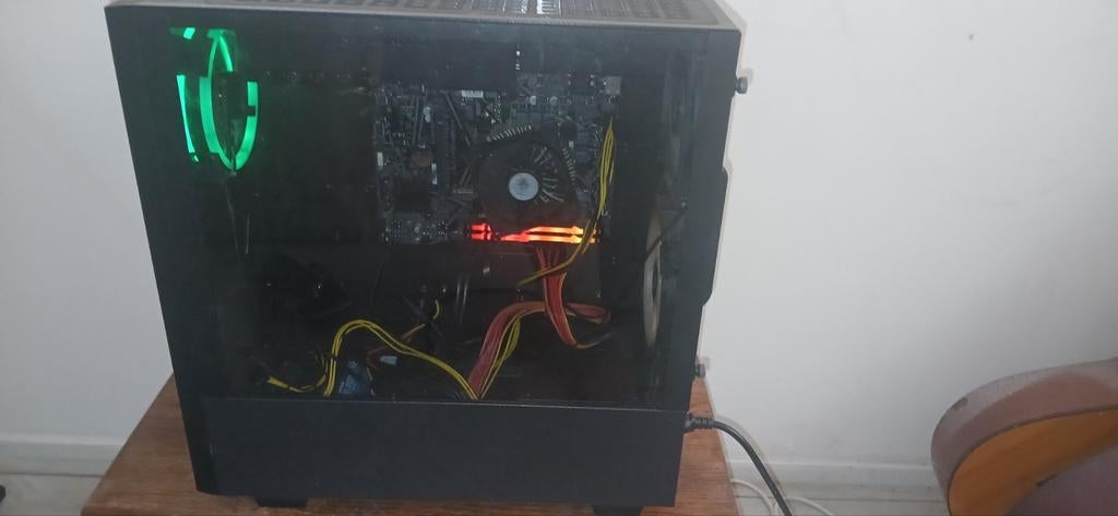 Gaming PC Sharkoon met RGB verlichting, Computers en Software, Desktop Pc's, Gebruikt, Onbekend, SSD, 8 GB, Met videokaart, Gaming