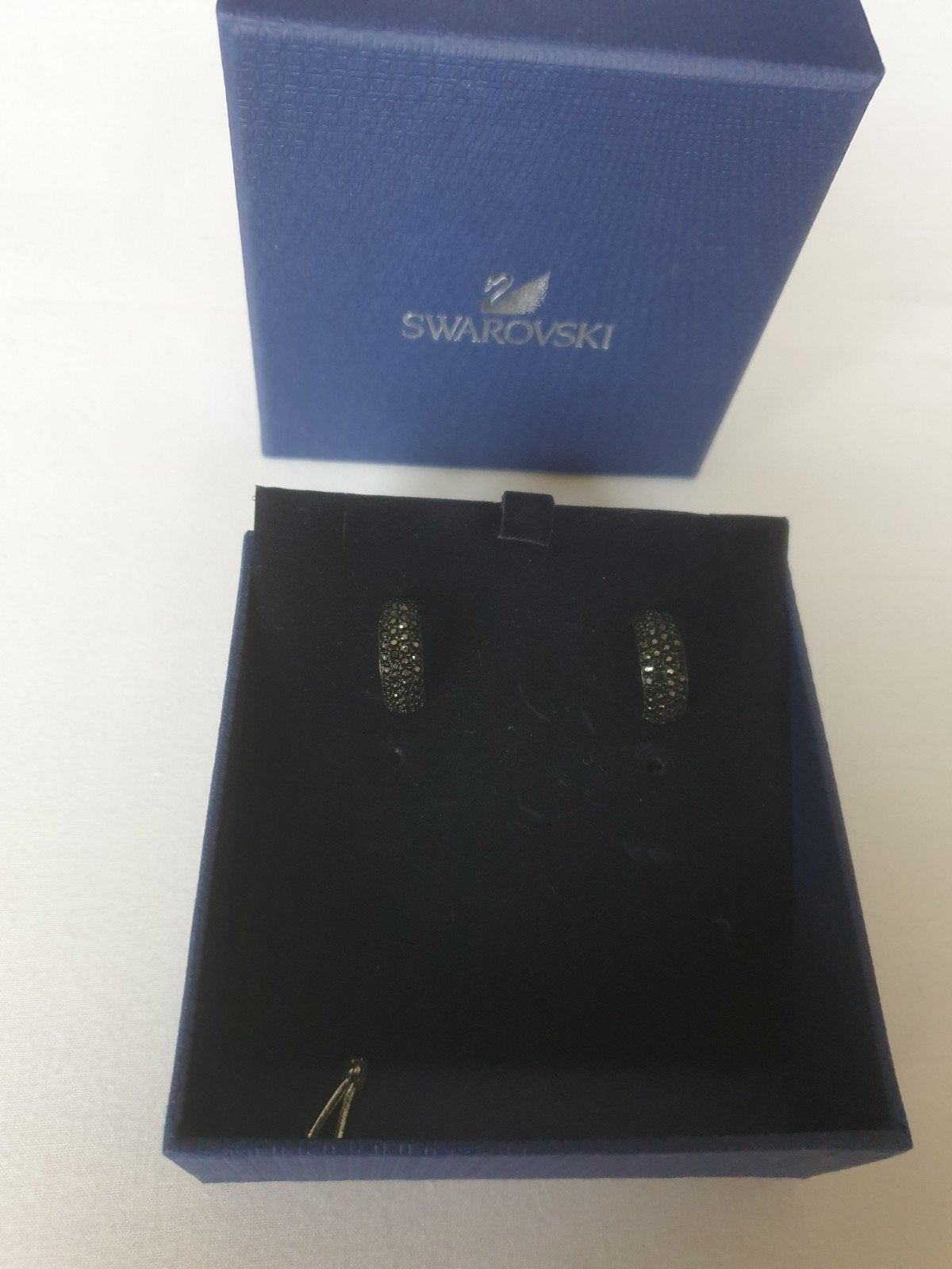 Swarovski zwarte oorbellen (1,5 cm), Verzenden, Zo goed als nieuw, Zwart, Overige materialen