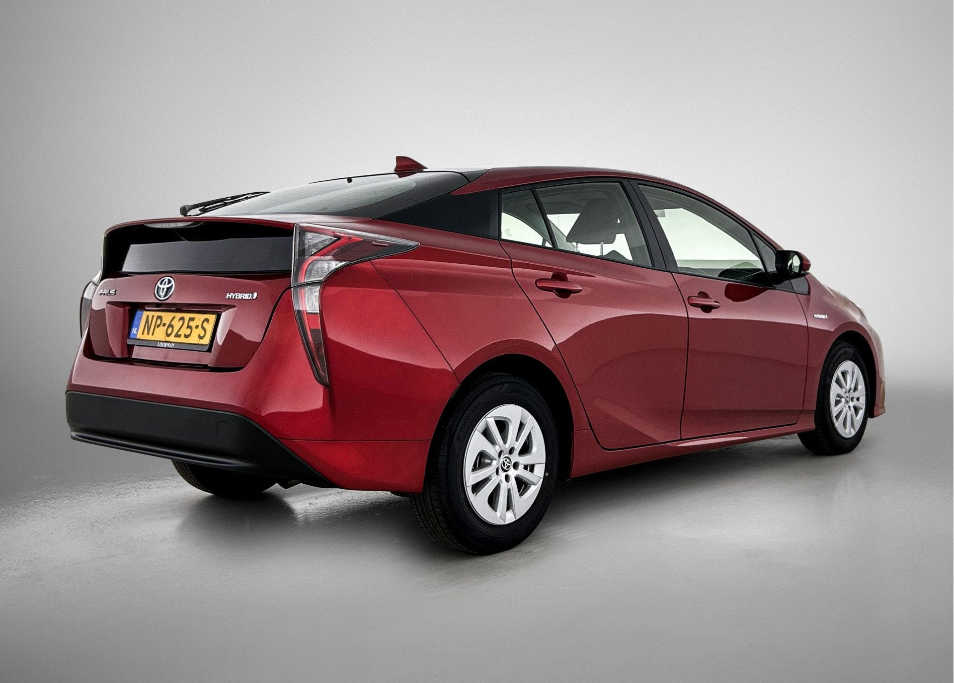 Toyota Prius 1.8 Aspiration (bj 2017, automaat), Auto's, 12 maanden, 136 pk, Leder en Stof, Origineel Nederlands
