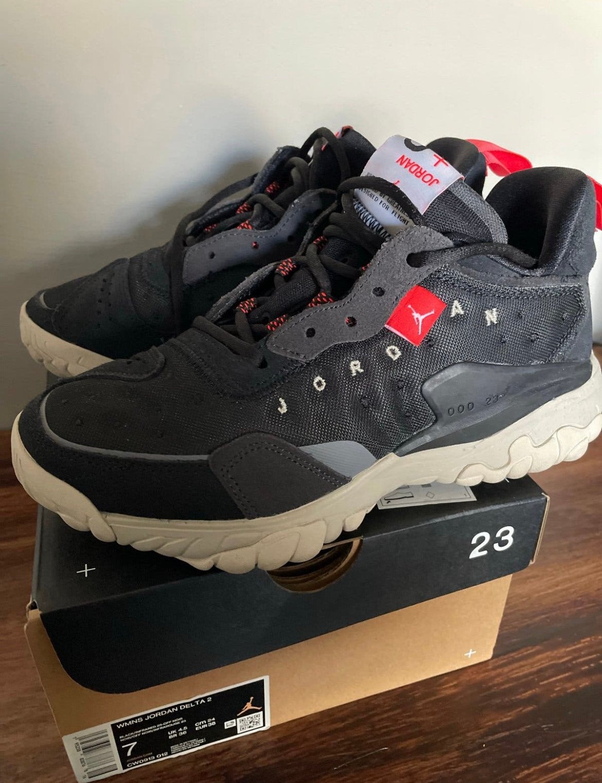 Air Jordan black delta 2 jumpman, Ophalen of Verzenden, Zo goed als nieuw, Zwart