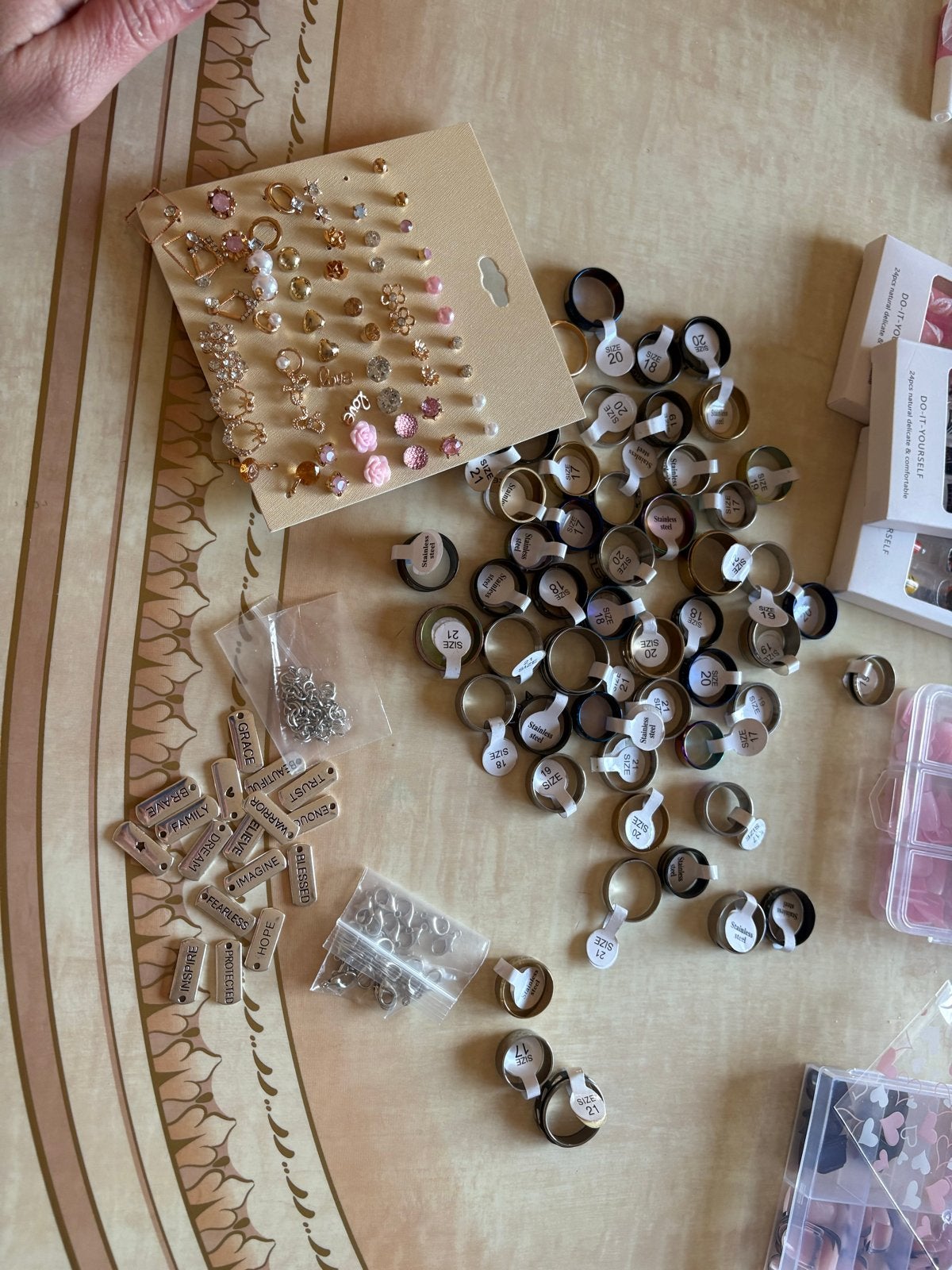 Party sieraden oorbellen ringen nagels, lijm en cadeauzskjes, Sieraden, Tassen en Uiterlijk, Oorbellen, Nieuw, Knopjes of Stekers