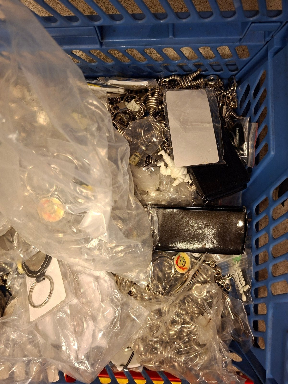Grote partij diverse sleutelhangers - Nieuw in verpakking, Verzamelen, Ophalen of Verzenden, Nieuw, Overige typen