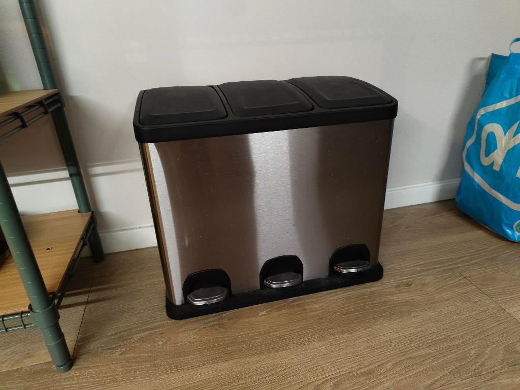 3 basket trash bin with pedals, Ophalen, Kunststof, Met pedaal, Zo goed als nieuw