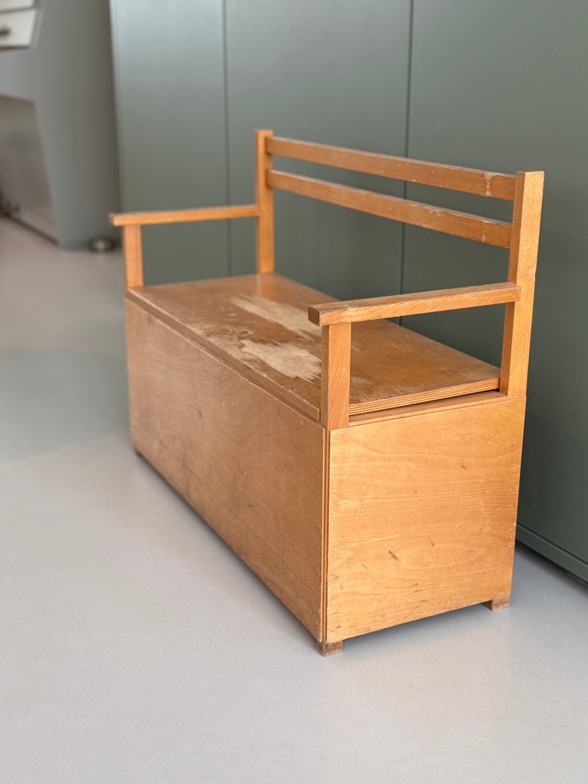 Oud houten vintage klepbankje / opbergbankje - opknapper, Kinderen en Baby's, Ophalen, Gebruikt, Overige typen