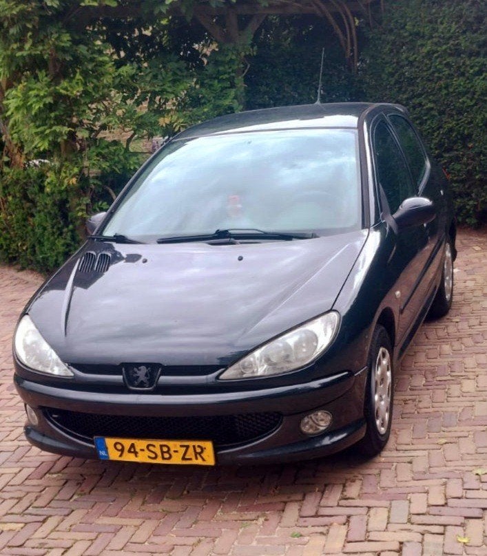 Peugeot 206 1.4 5D 2005 Zwart, leuke zomer auto!, Auto's, Voorwielaandrijving, 31 €/maand, 4 cilinders, Zwart