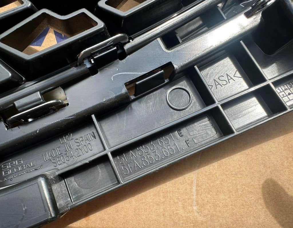 Seat leon FR grille rooster voorbumper 5FA853651, Gebruikt, Autovia A-2, Km 585 585
08760  Martorell, ES, Ophalen of Verzenden