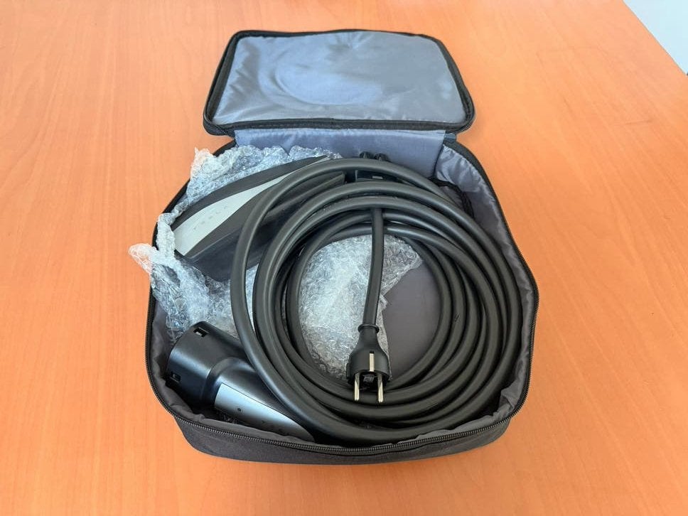 Tesla Mobile Connector Charger 230v granny charger, Auto diversen, Laadpalen, Ophalen, Zo goed als nieuw, Laadkabel